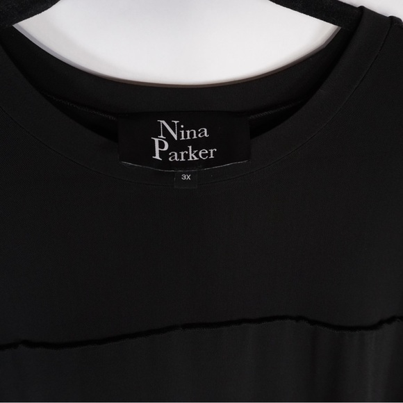 Nina Parker Black Short Sleeve Mesh
Midi Dress - Picture 4 of 7